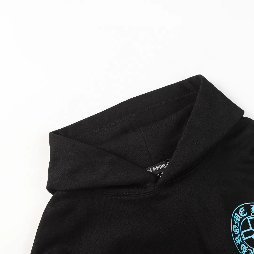 M06—P210 -Chrome Hearts/Chrome Hearts printed sweatshirt cardigan jacket -420 grams of high-density, high-quality wool, soft, delicate and skin-friendly, soft and silky to the touch, warm and skin-friendly -The hardware and zipper accessories are all customized and full of details -Colour: black -Size: S M L XL